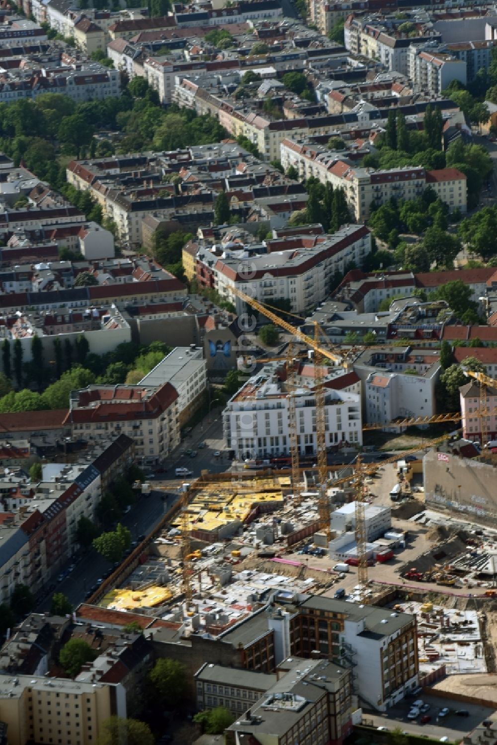 Luftaufnahme Berlin - Baustelle Freudenberg- Areal im Wohngebiet an der Boxhagener Straße in Berlin Friedrichshain