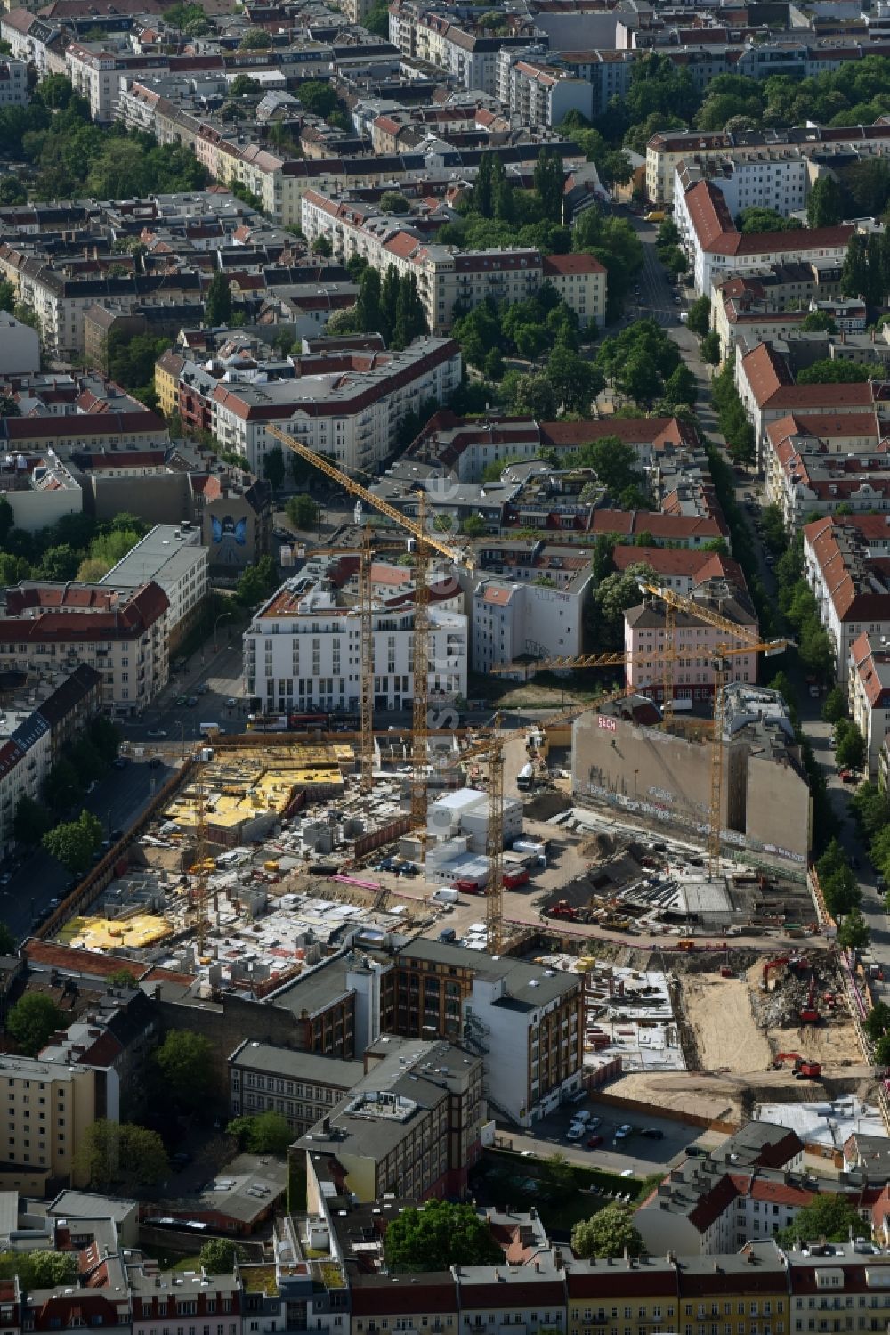 Berlin von oben - Baustelle Freudenberg- Areal im Wohngebiet an der Boxhagener Straße in Berlin Friedrichshain