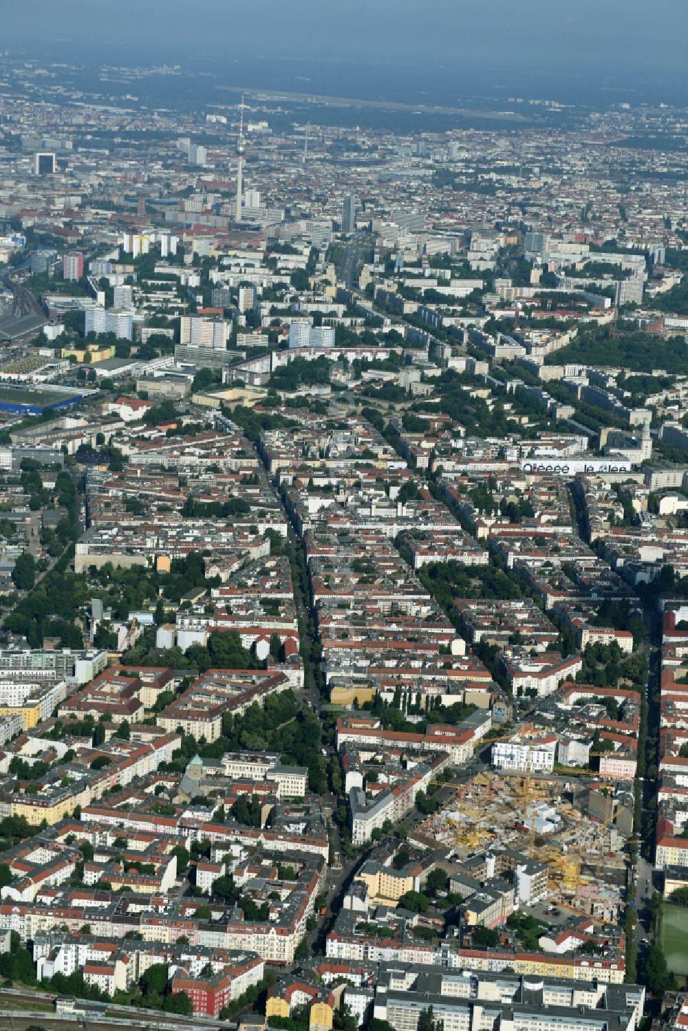 Luftbild Berlin - Baustelle Freudenberg- Areal im Wohngebiet an der Boxhagener Straße in Berlin Friedrichshain