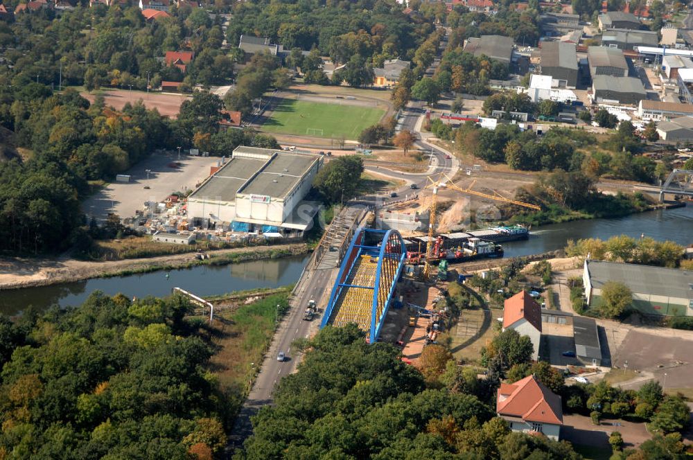 Luftbild GENTHIN - Baustelle der Friedensbrücke / Brücke des Friedens in Genthin