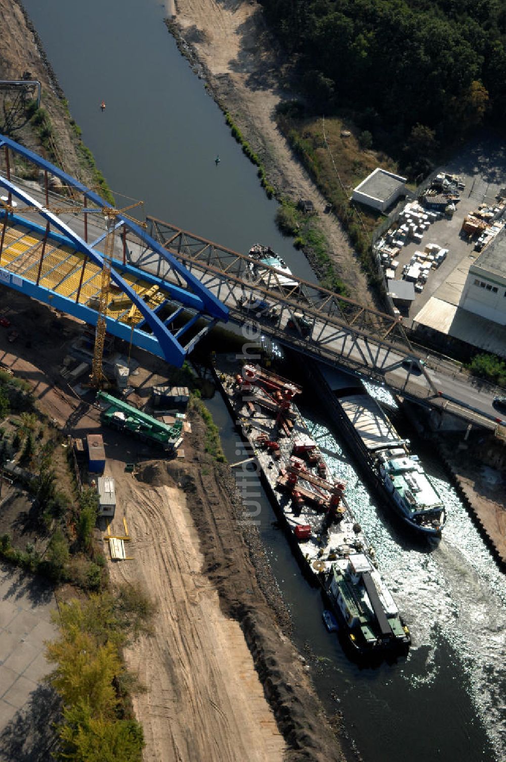 GENTHIN aus der Vogelperspektive: Baustelle der Friedensbrücke / Brücke des Friedens in Genthin