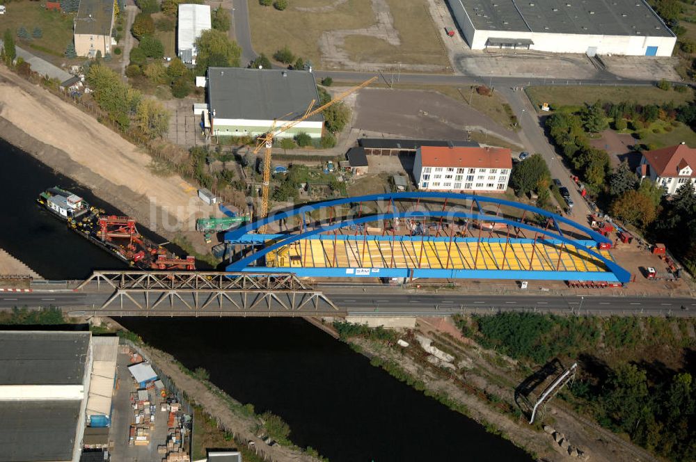 Luftbild GENTHIN - Baustelle der Friedensbrücke / Brücke des Friedens in Genthin