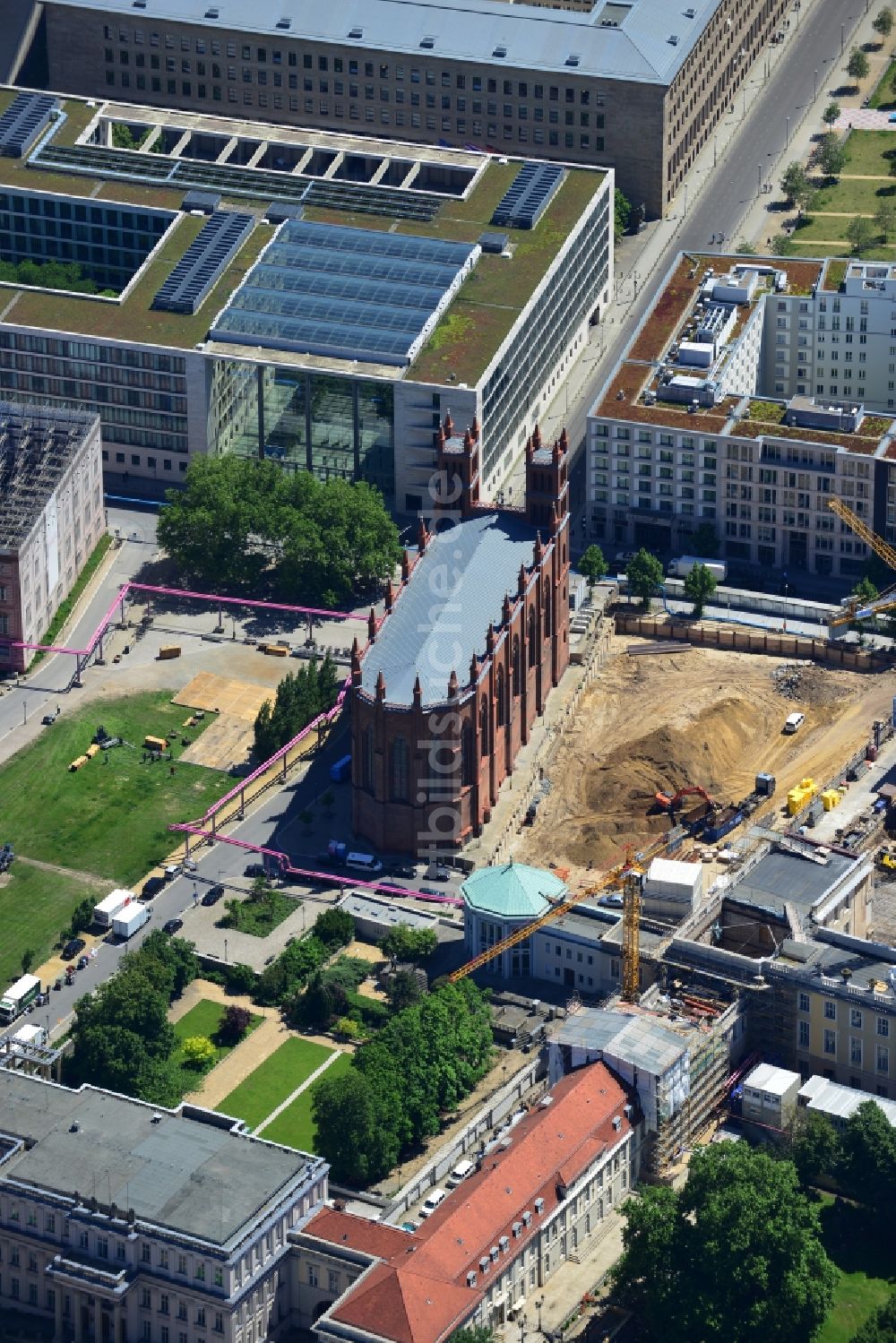 Luftaufnahme Berlin Mitte - Baustelle an der Friedrichswerderschen Kirche an der Französischen Straße in Berlin Mitte