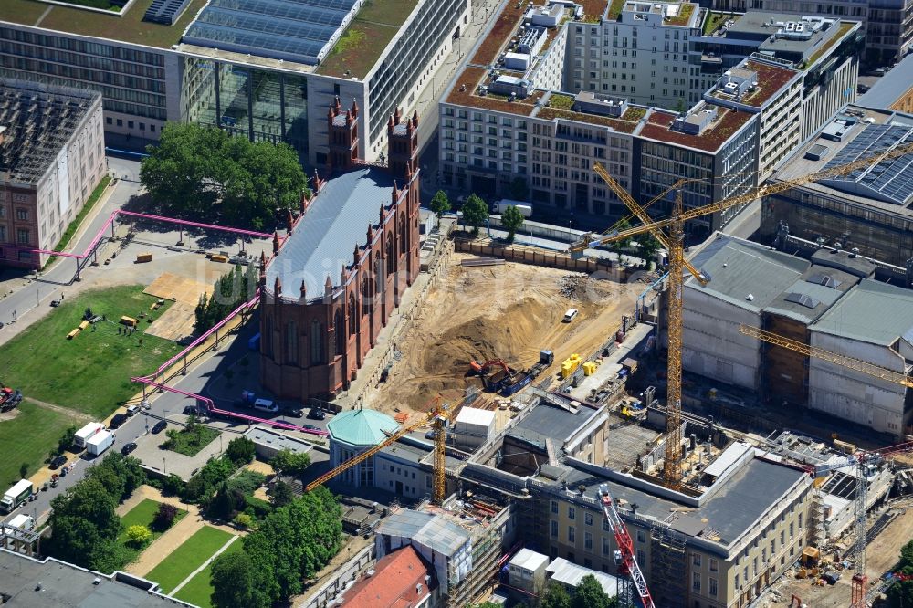 Berlin Mitte von oben - Baustelle an der Friedrichswerderschen Kirche an der Französischen Straße in Berlin Mitte