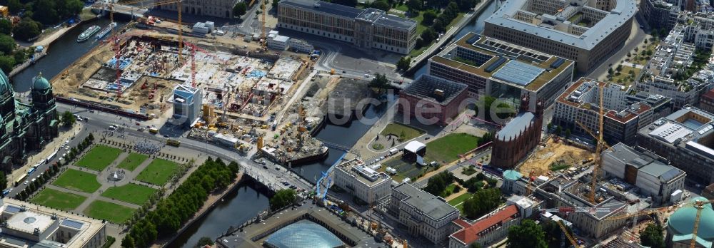 Berlin Mitte aus der Vogelperspektive: Baustelle an der Friedrichswerderschen Kirche an der Französischen Straße in Berlin Mitte