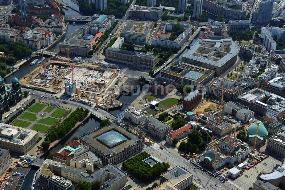 Luftbild Berlin Mitte - Baustelle an der Friedrichswerderschen Kirche an der Französischen Straße in Berlin Mitte