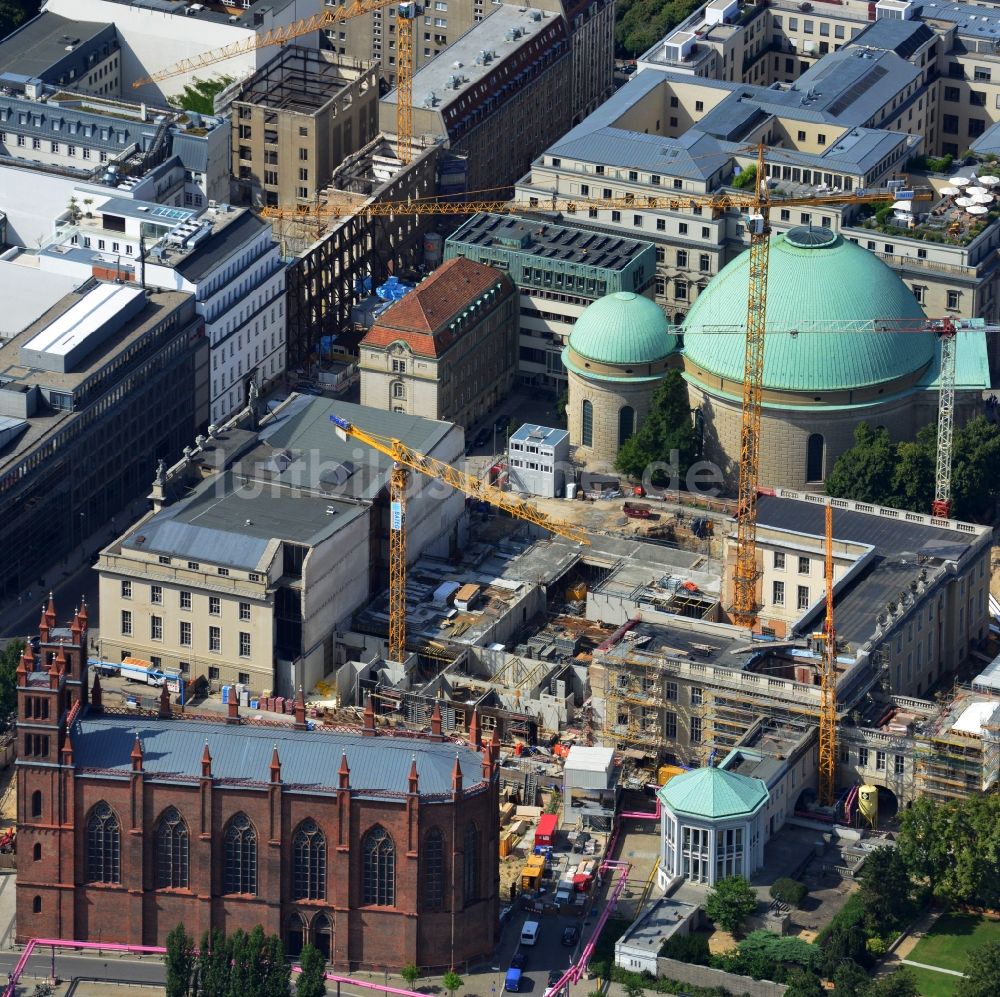 Berlin Mitte von oben - Baustelle an der Friedrichswerderschen Kirche an der Französischen Straße in Berlin Mitte