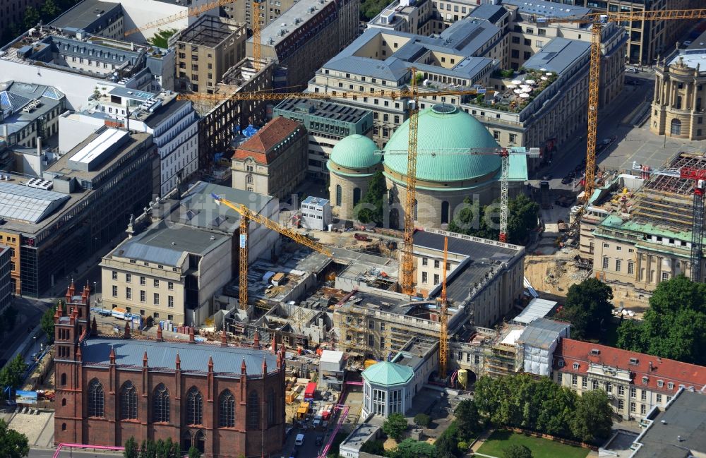 Berlin Mitte aus der Vogelperspektive: Baustelle an der Friedrichswerderschen Kirche an der Französischen Straße in Berlin Mitte