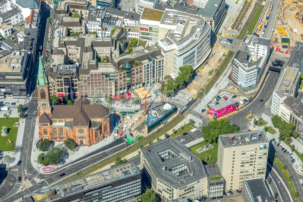 Düsseldorf von oben - Baustelle des Gastronomiepavillons am Martin-Luther-Platz im Ortsteil Stadtmitte in Düsseldorf im Bundesland Nordrhein-Westfalen, Deutschland