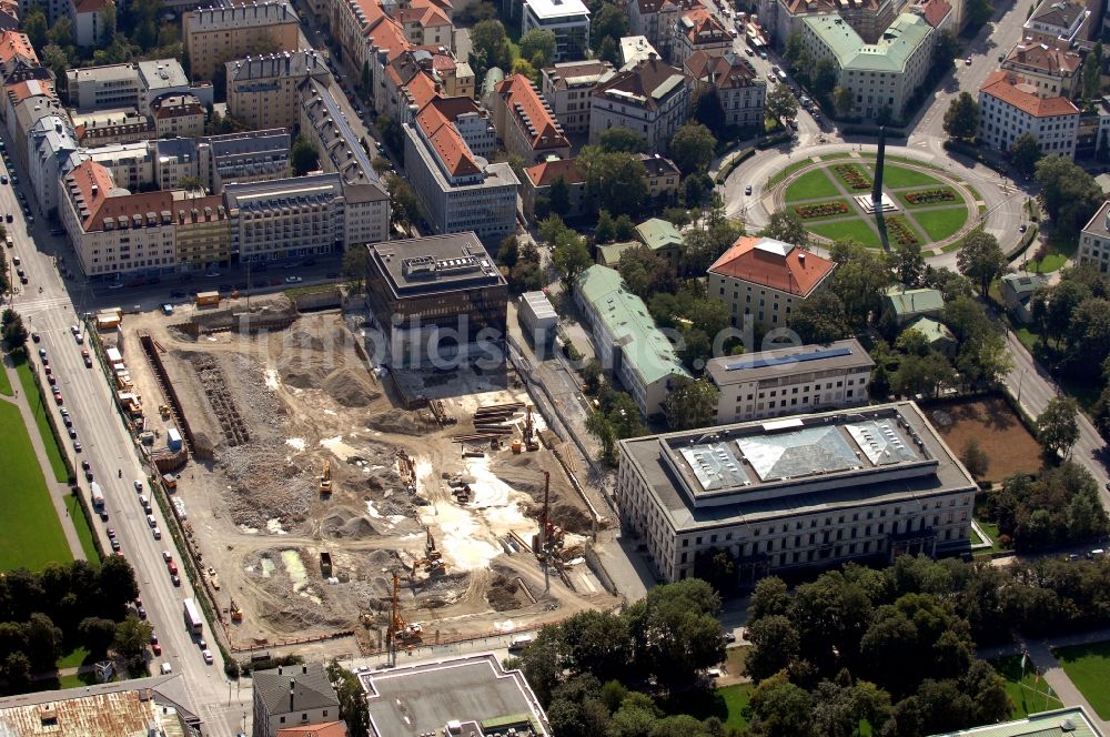 München von oben - Baustelle Gebäudekomplex der Hochschule für Fernsehen und Film und das Staatliche Museum Ägyptischer Kunst in München im Bundesland Bayern, Deutschland