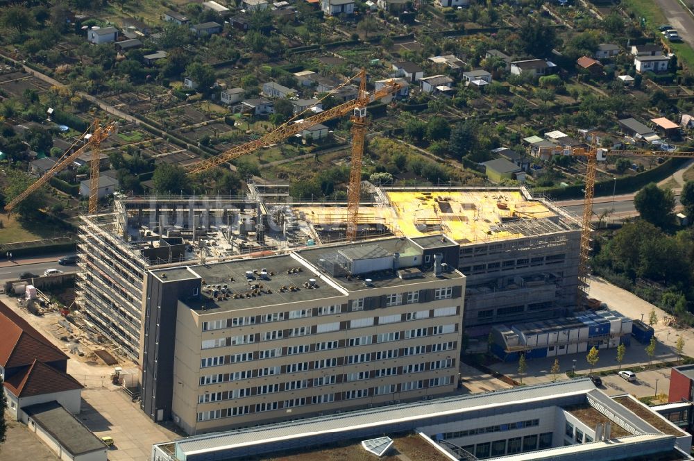 Magdeburg aus der Vogelperspektive: Baustelle Gebäudekomplex des Institut Leibniz-Institut für Neurobiologie in Magdeburg im Bundesland Sachsen-Anhalt, Deutschland