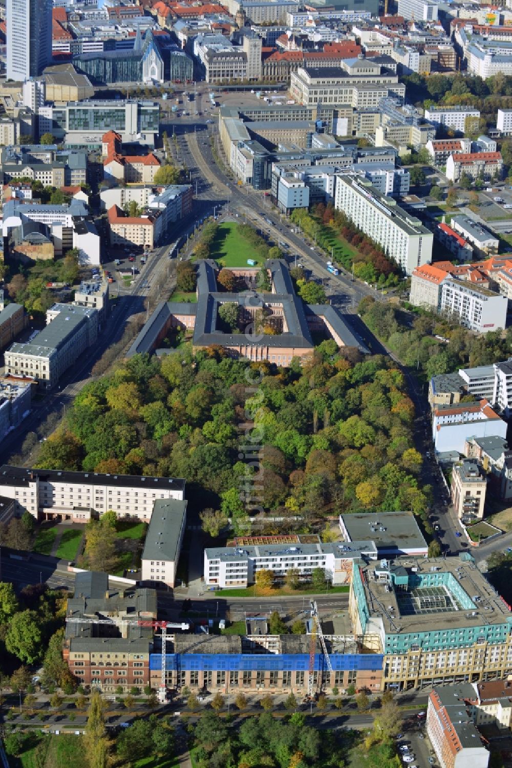 Leipzig von oben - Baustelle Gebäudekomplex der Ruine des Bugra Messehaus am Gerichtsweg in Leipzig im Bundesland Sachsen