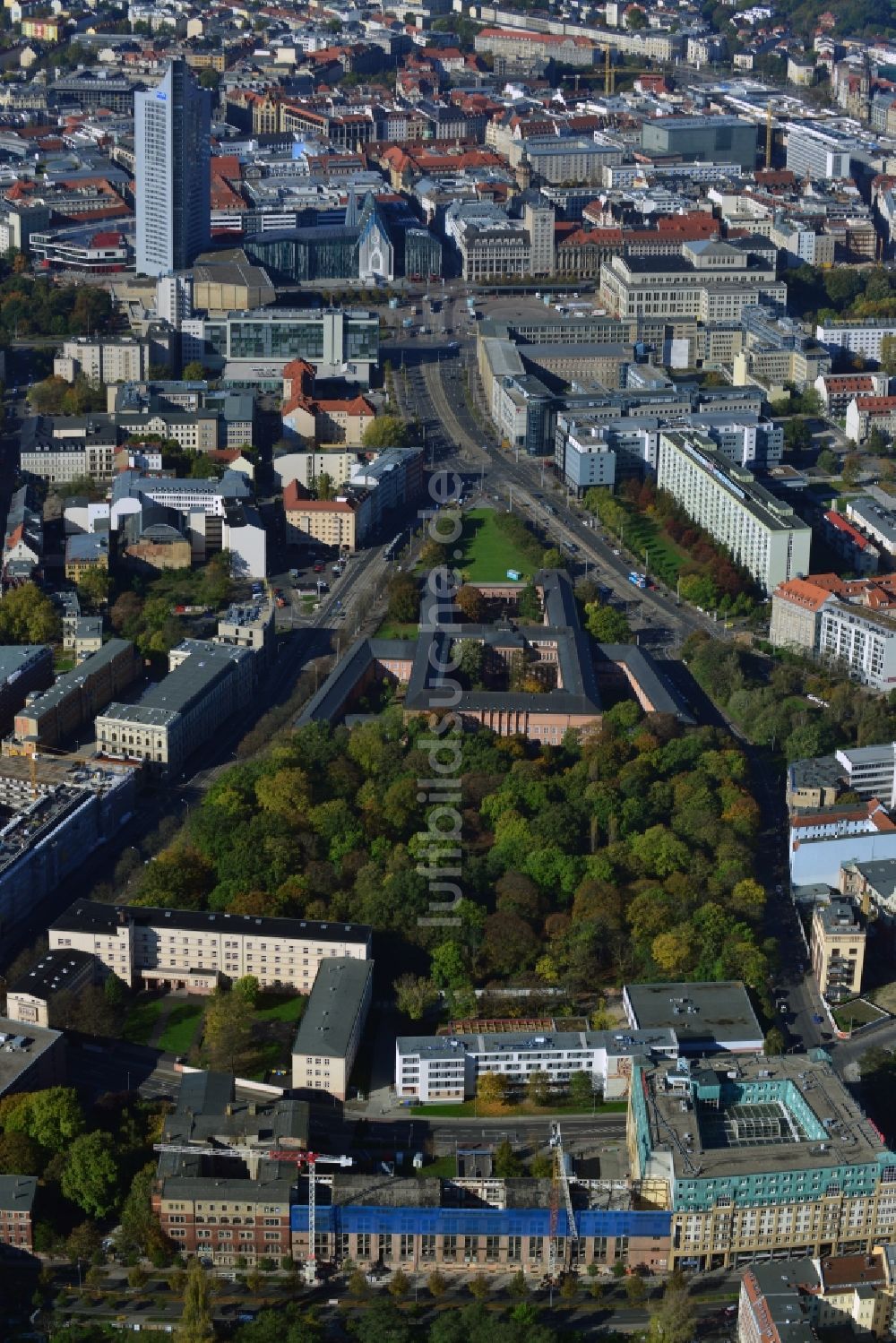 Leipzig aus der Vogelperspektive: Baustelle Gebäudekomplex der Ruine des Bugra Messehaus am Gerichtsweg in Leipzig im Bundesland Sachsen