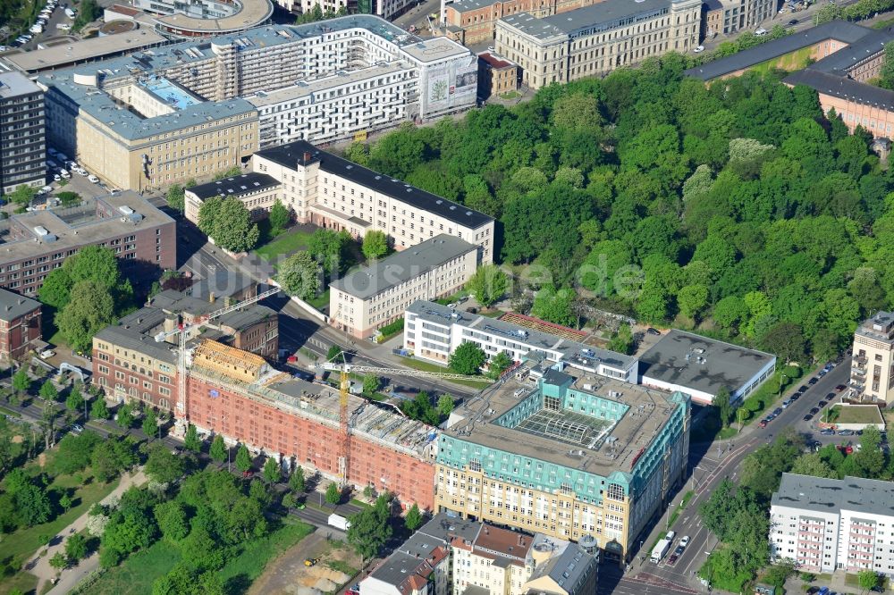 Leipzig aus der Vogelperspektive: Baustelle Gebäudekomplex der Ruine des Bugra Messehaus am Gerichtsweg in Leipzig im Bundesland Sachsen