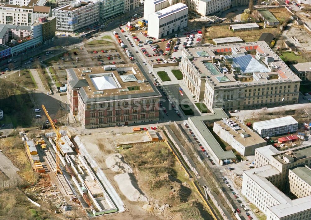 Berlin - Kreuzberg von oben - Baustelle an der Gedenkstätte Torphographie des Terrors in Berlin-Kreuzberg am Grophiusbau und Preußischem Landtag.