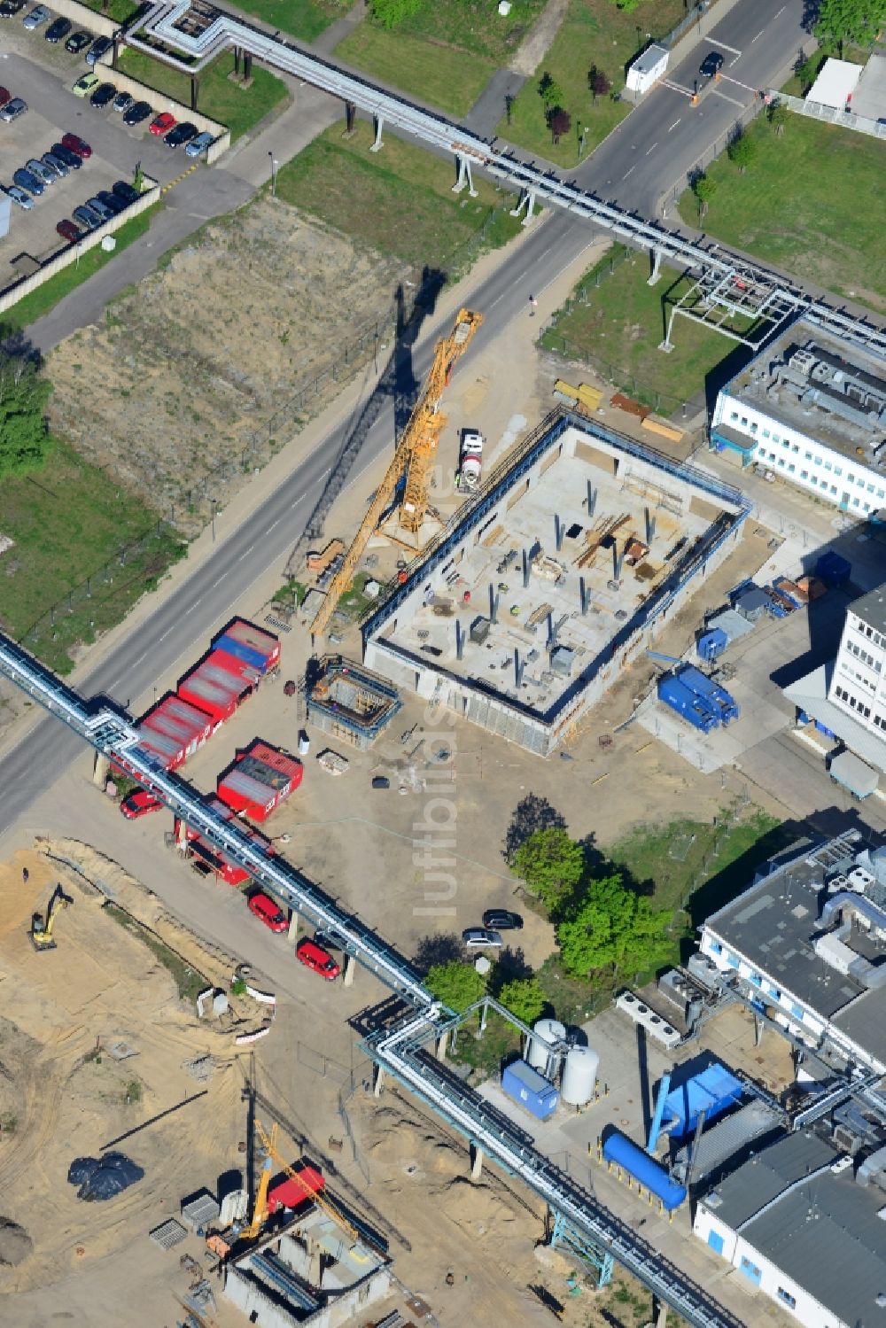 Luftbild Berlin - Baustelle auf dem Gelände des Blockheizkraftwerkes BHKW Adlershof im Bezirk Treptow-Köpenick in Berlin