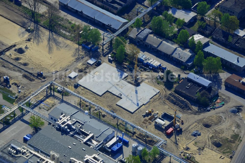 Berlin von oben - Baustelle auf dem Gelände des Blockheizkraftwerkes BHKW Adlershof im Bezirk Treptow-Köpenick in Berlin