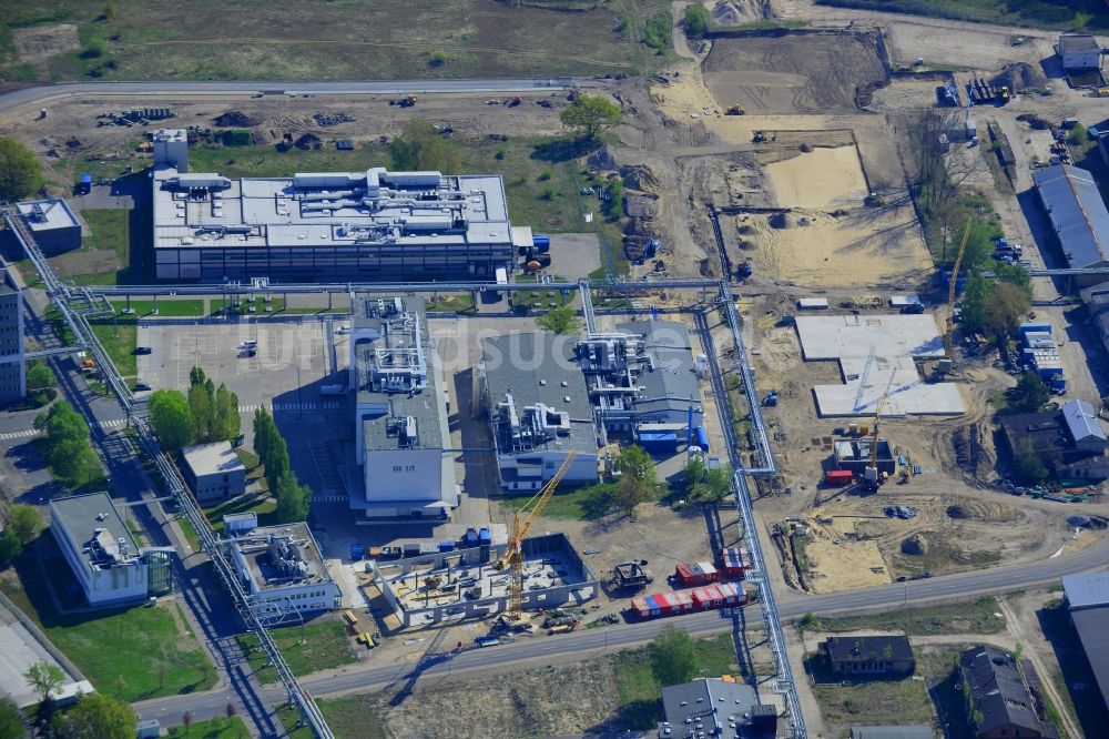 Luftbild Berlin - Baustelle auf dem Gelände des Blockheizkraftwerkes BHKW Adlershof im Bezirk Treptow-Köpenick in Berlin