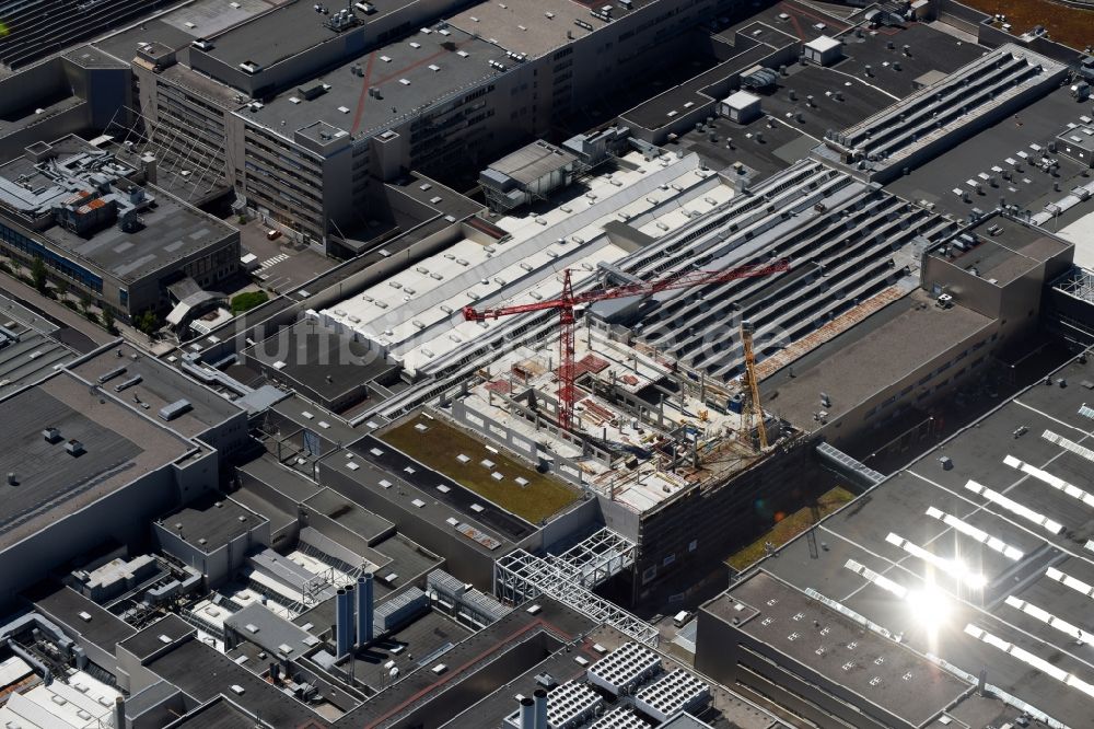 München von oben - Baustelle auf dem Gelände der BMW AG im Ortsteil Milbertshofen-Am Hart in München im Bundesland Bayern, Deutschland