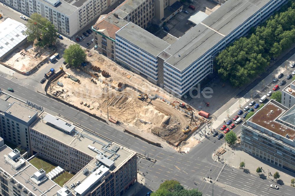 Berlin von oben - Baustelle Gertraudenstraße Ecke Breite Straße und Novotel in Fischerstraße in Berlin-Mitte