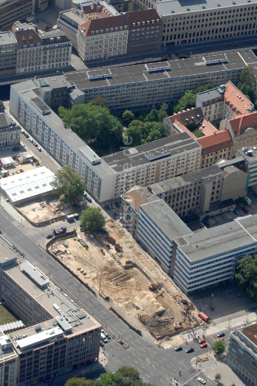 Luftbild Berlin - Baustelle Gertraudenstraße Ecke Breite Straße und Novotel in Fischerstraße in Berlin-Mitte