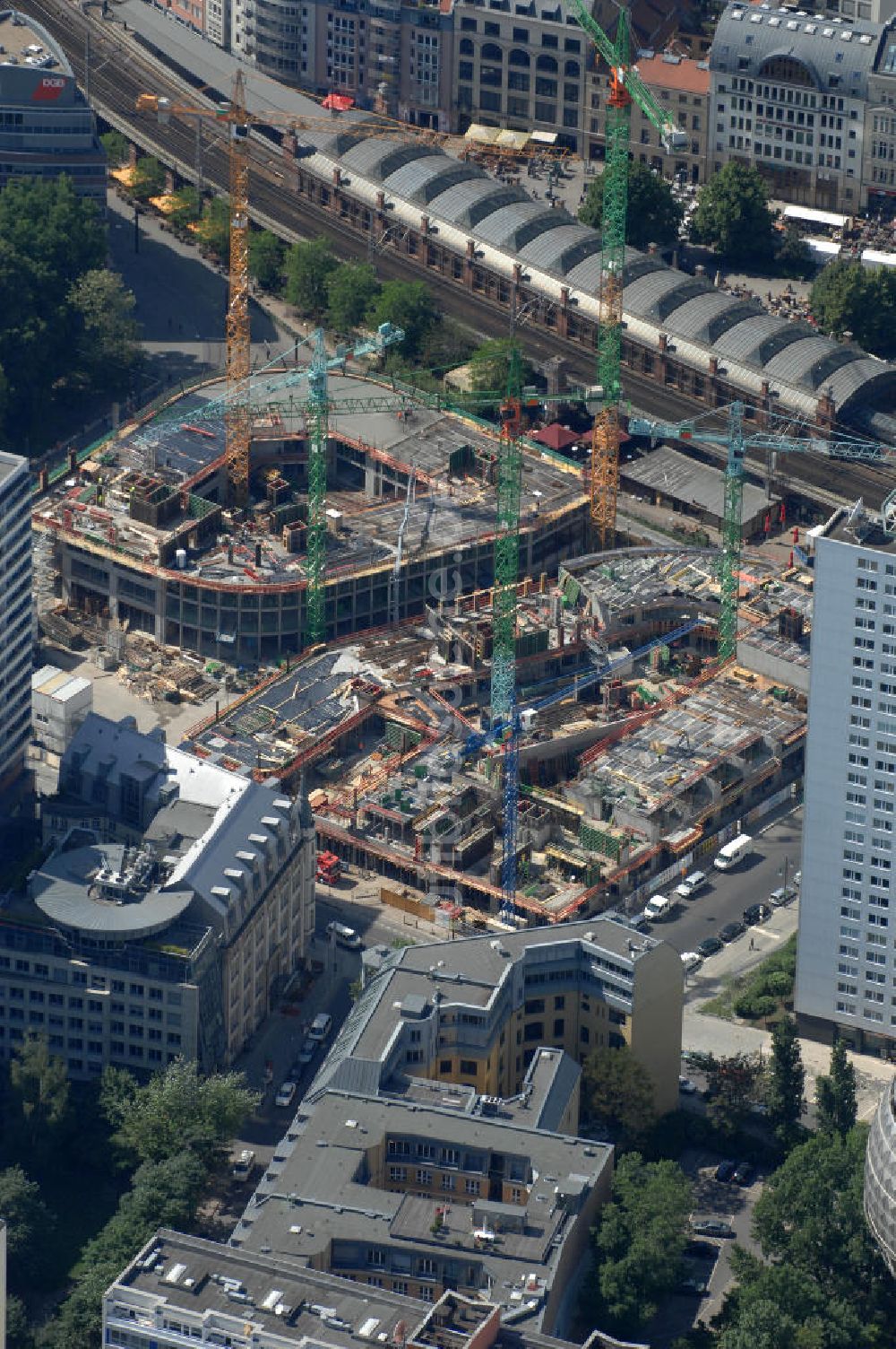 Berlin aus der Vogelperspektive: Baustelle des Geschäftshaus- und Wohnkomplex ?Hackesches Quartier? in Berlin - Mitte