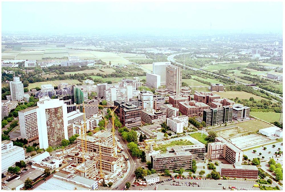 Eschborn von oben - Baustelle am Gewerbegebiet der HVB Immobilien AG am Eschborner Dreieck in Frankfurt Sossenheim.