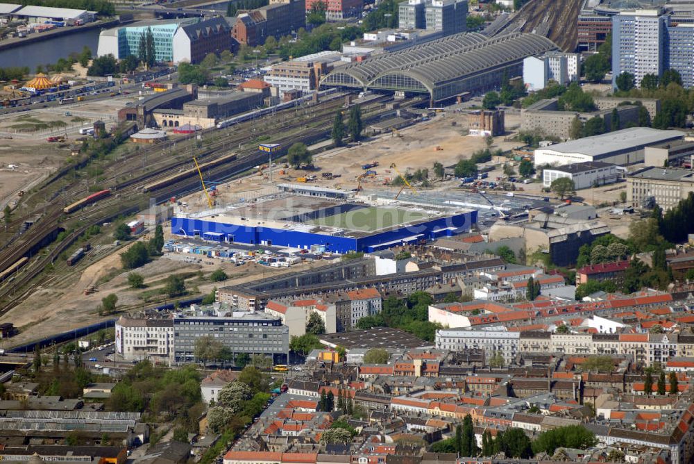 Berlin aus der Vogelperspektive: Baustelle Großhandelmarkt METRO Berlin-Friedrichshain