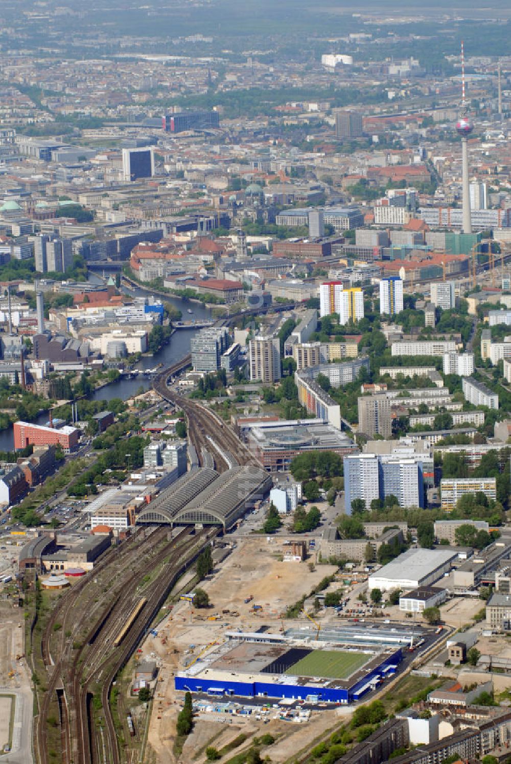 Luftaufnahme Berlin - Baustelle Großhandelmarkt METRO Berlin-Friedrichshain