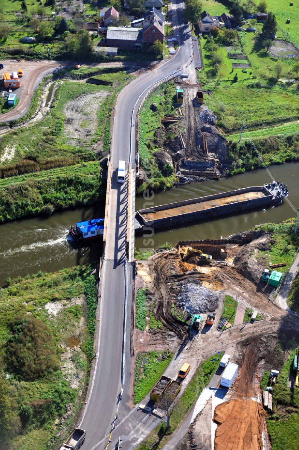 Güsen aus der Vogelperspektive: Baustelle an der Güsener Brücke