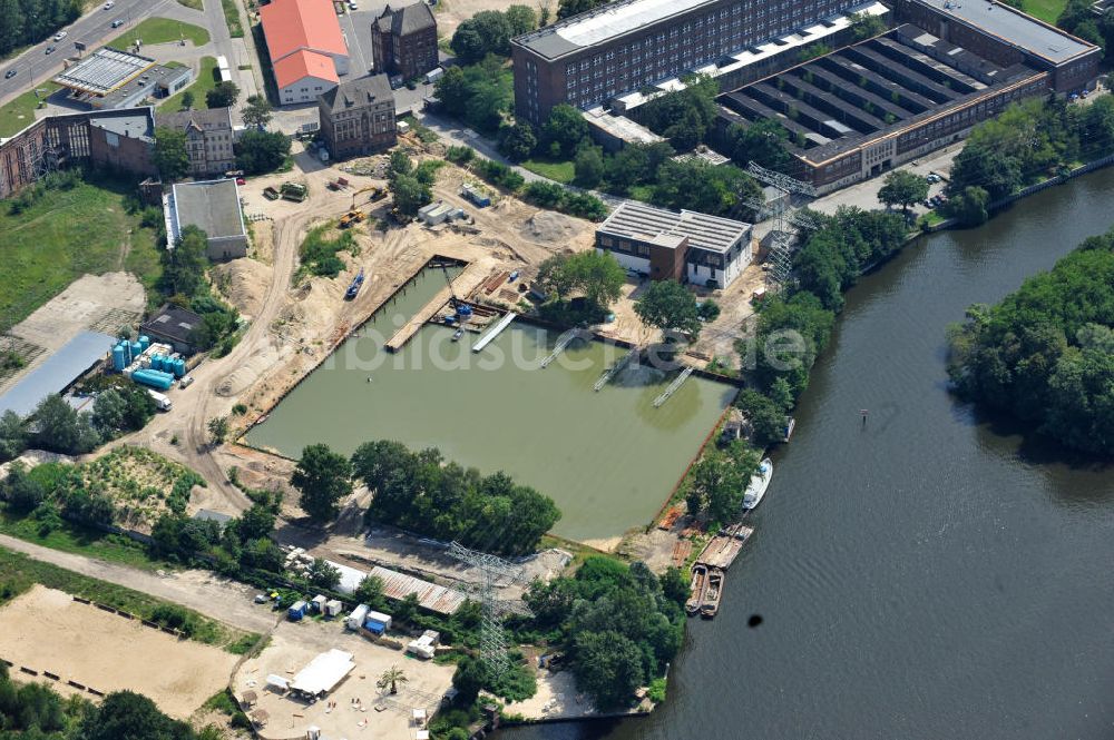 Luftaufnahme Berlin Schöneweide - Baustelle des Hafens der Reederei Riedel in Berlin - Oberschöneweide