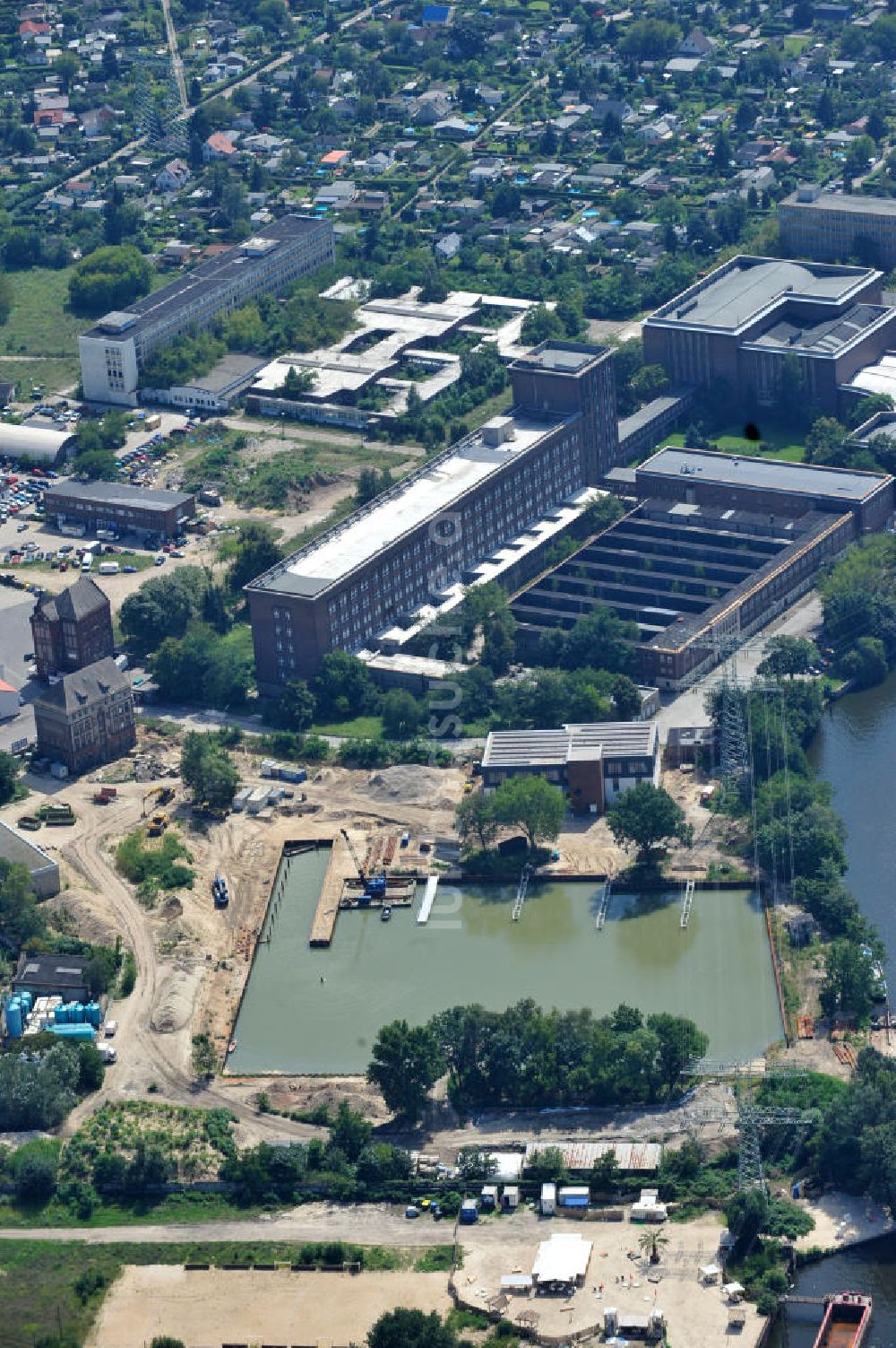 Luftaufnahme Berlin Schöneweide - Baustelle des Hafens der Reederei Riedel in Berlin - Oberschöneweide