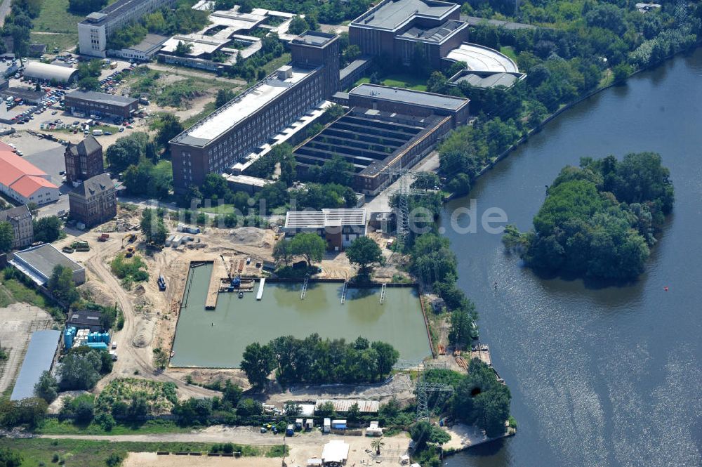 Berlin Schöneweide von oben - Baustelle des Hafens der Reederei Riedel in Berlin - Oberschöneweide