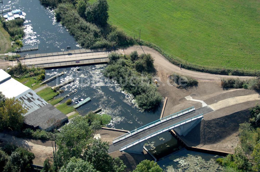 Genthin von oben - Baustelle Hagenbrücke in Genthin über den Altenplathower Altkanal