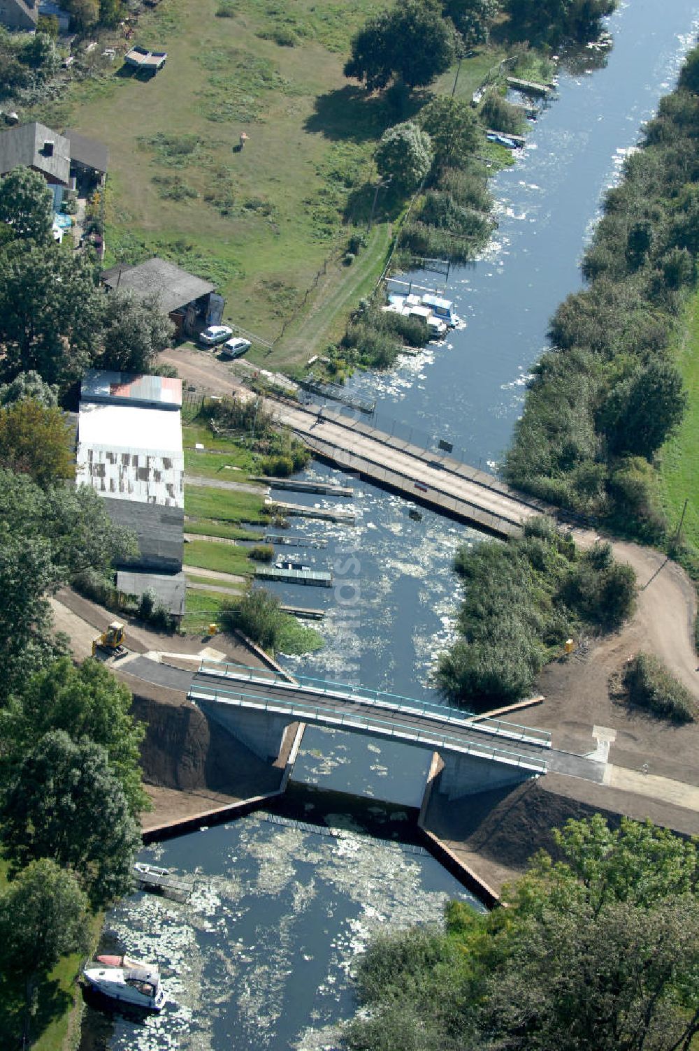 Genthin aus der Vogelperspektive: Baustelle Hagenbrücke in Genthin über den Altenplathower Altkanal