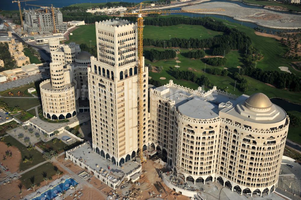 Ras Al Khaimah von oben - Baustelle des Al Hamra Palace Hotel in Ras Al Khaimah