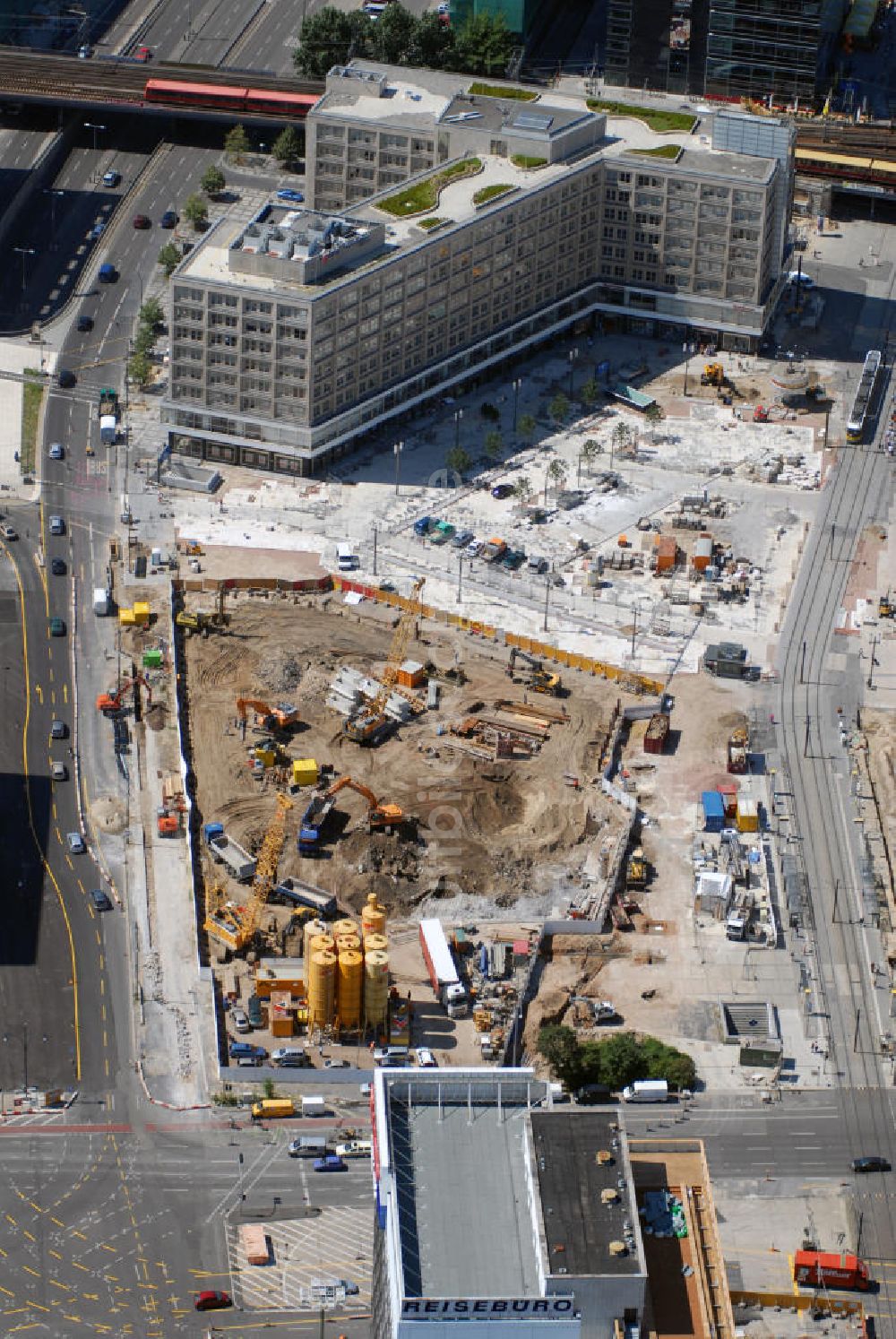 Berlin von oben - Baustelle der Hines Immobilien GmbH am Alexanderplatz Berlin