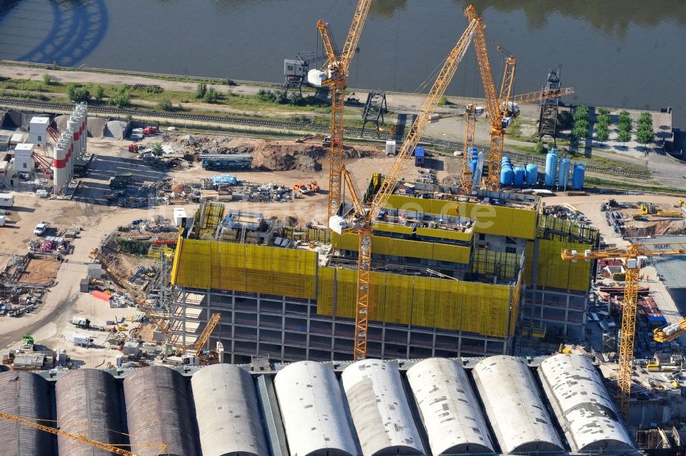 Frankfurt am Main von oben - Baustelle Hochhaus- Neubau der Doppeltürme der EZB-Zentrale in Frankfurt / Main in Hessen