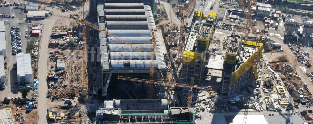 Frankfurt am Main aus der Vogelperspektive: Baustelle Hochhaus- Neubau der Doppeltürme der EZB-Zentrale in Frankfurt / Main in Hessen