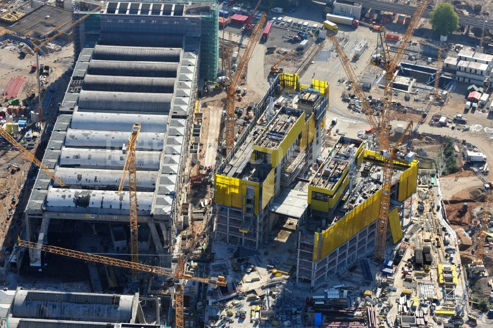 Luftaufnahme Frankfurt am Main - Baustelle Hochhaus- Neubau der Doppeltürme der EZB-Zentrale in Frankfurt / Main in Hessen