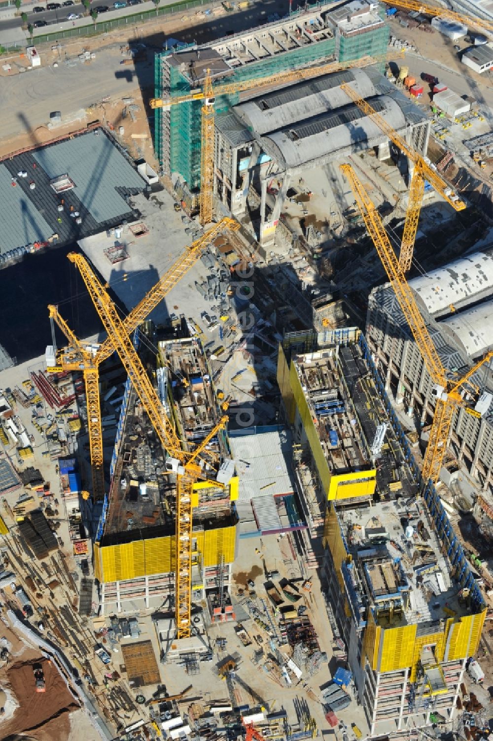 Luftbild Frankfurt am Main - Baustelle Hochhaus- Neubau der Doppeltürme der EZB-Zentrale in Frankfurt / Main in Hessen