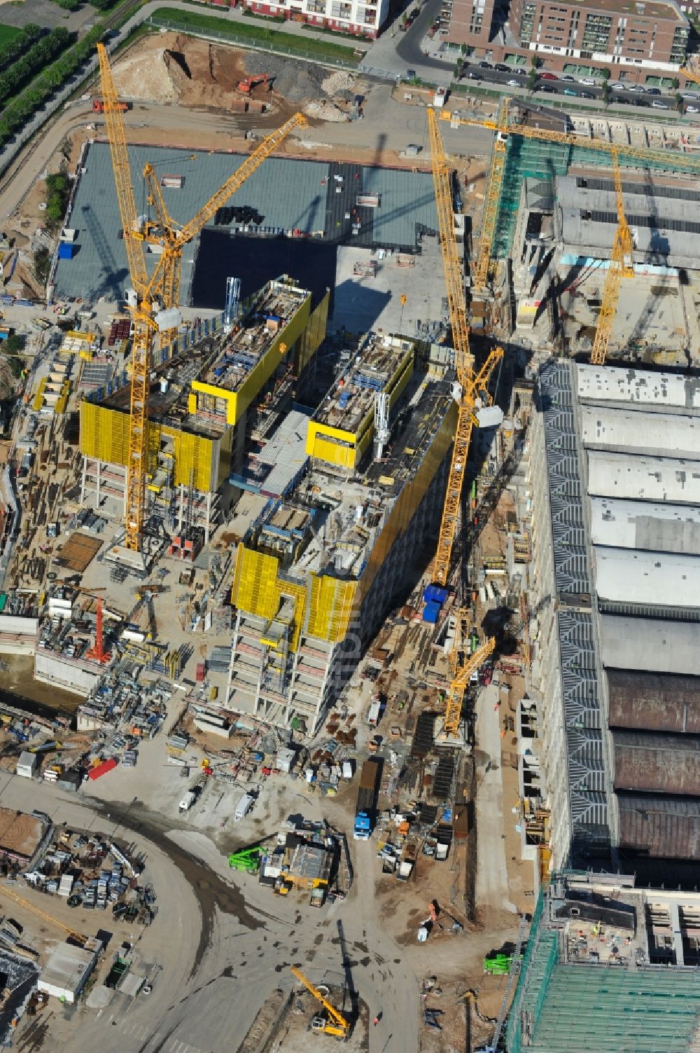 Frankfurt am Main aus der Vogelperspektive: Baustelle Hochhaus- Neubau der Doppeltürme der EZB-Zentrale in Frankfurt / Main in Hessen