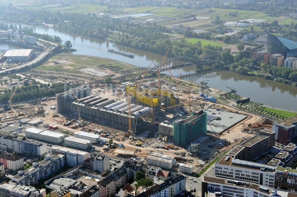 Luftaufnahme Frankfurt am Main - Baustelle Hochhaus- Neubau der Doppeltürme der EZB-Zentrale in Frankfurt / Main in Hessen