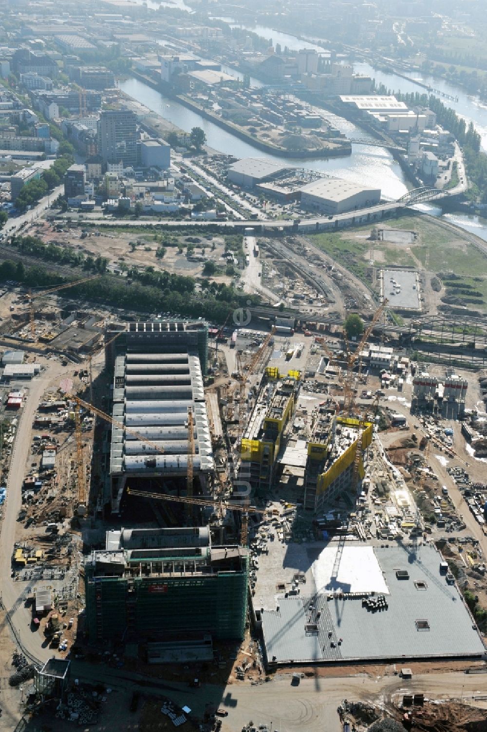 Luftbild Frankfurt am Main - Baustelle Hochhaus- Neubau der Doppeltürme der EZB-Zentrale in Frankfurt / Main in Hessen