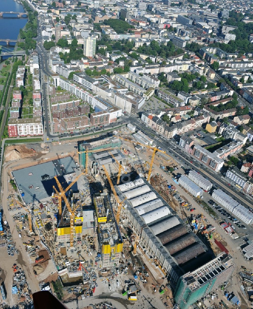 Frankfurt am Main aus der Vogelperspektive: Baustelle Hochhaus- Neubau der Doppeltürme der EZB-Zentrale in Frankfurt / Main in Hessen