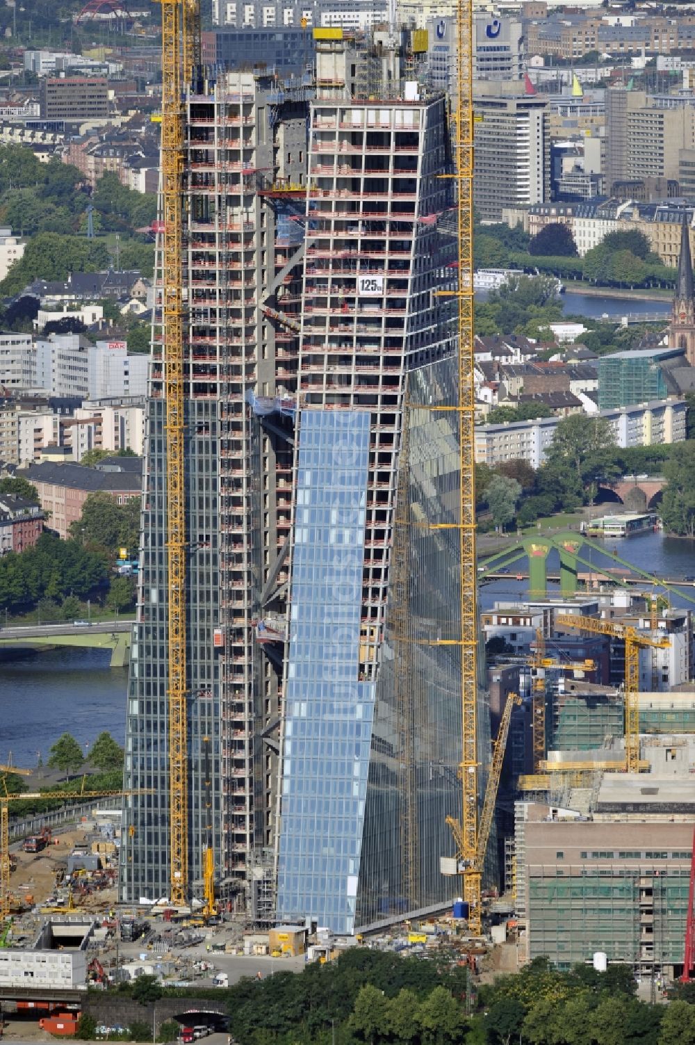 Luftbild Frankfurt am Main - Baustelle Hochhaus- Neubau der Doppeltürme der EZB-Zentrale in Frankfurt / Main in Hessen