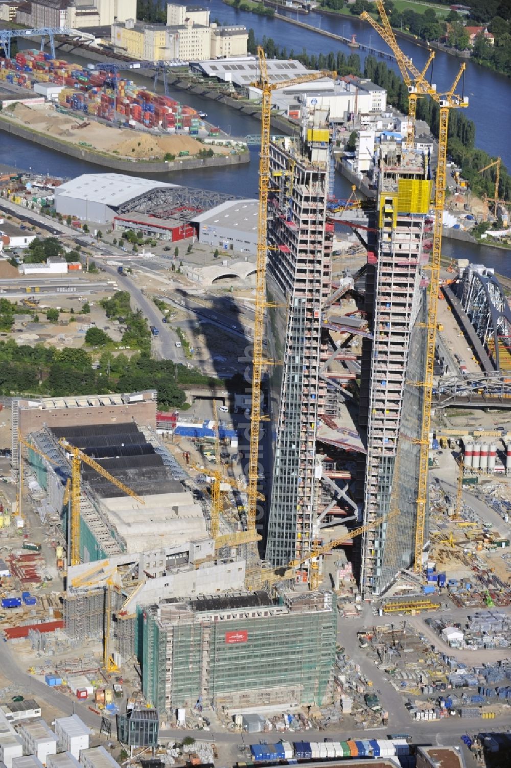 Luftbild Frankfurt am Main - Baustelle Hochhaus- Neubau der Doppeltürme der EZB-Zentrale in Frankfurt / Main in Hessen