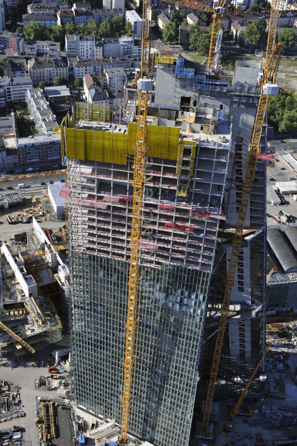 Luftbild Frankfurt am Main - Baustelle Hochhaus- Neubau der Doppeltürme der EZB-Zentrale in Frankfurt / Main in Hessen