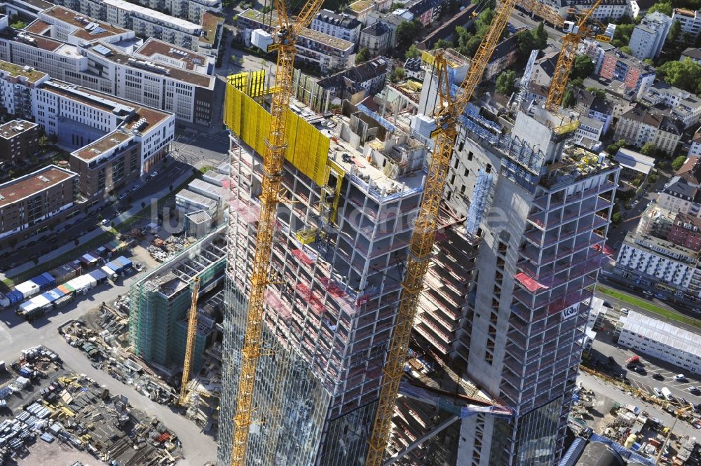 Frankfurt am Main aus der Vogelperspektive: Baustelle Hochhaus- Neubau der Doppeltürme der EZB-Zentrale in Frankfurt / Main in Hessen