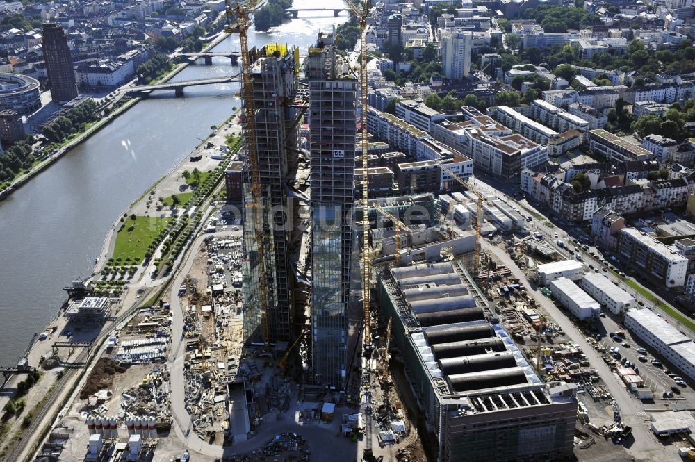 Frankfurt am Main von oben - Baustelle Hochhaus- Neubau der Doppeltürme der EZB-Zentrale in Frankfurt / Main in Hessen